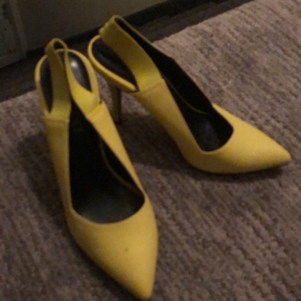 Yellowish green heels